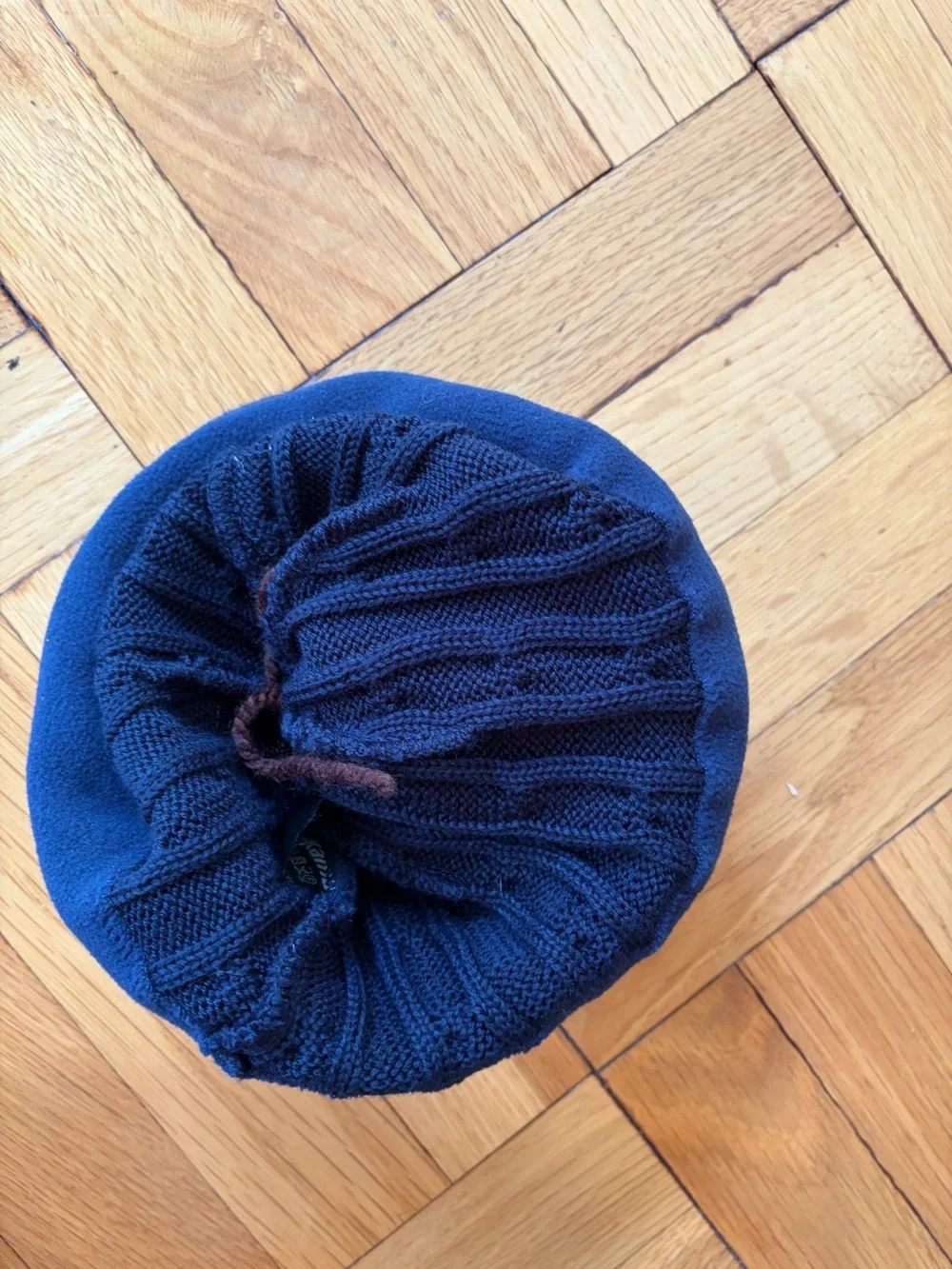 Kama Women’s Navy Knit 50% Wool Pom Pom Beanie Golf Country Club Core Faux Fur
